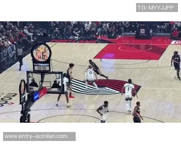 迪文岑佐表现稳定8投4中三分球命中率高效贡献13分4助攻2抢断