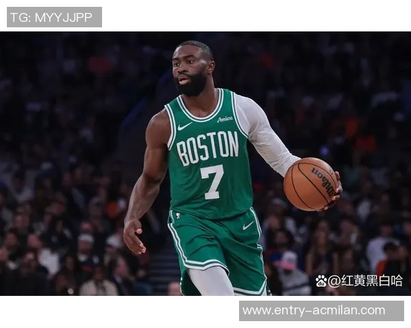 杰伦布朗首节火力全开半场表现出色砍下16分助球队稳住局势